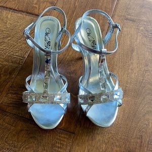 Beautiful Silver Heels.  Excellent condition!